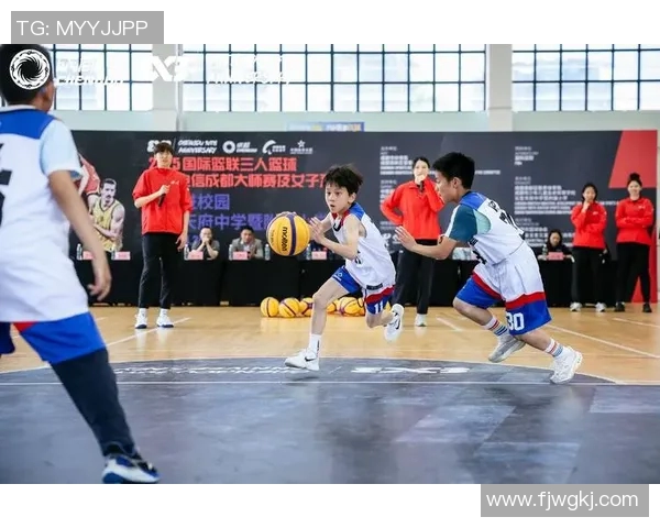 赛后复盘：杭州篮球队与成都篮球队的团队协作与战术分析探讨